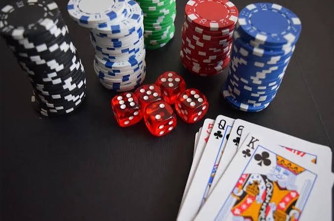 FIVE88 vs Other Online Casinos: Which One Is Better?